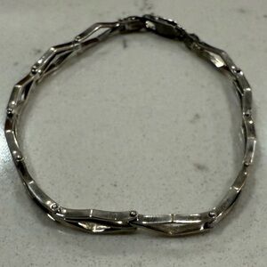 Sterling Silver Bracket With Box Chain Design